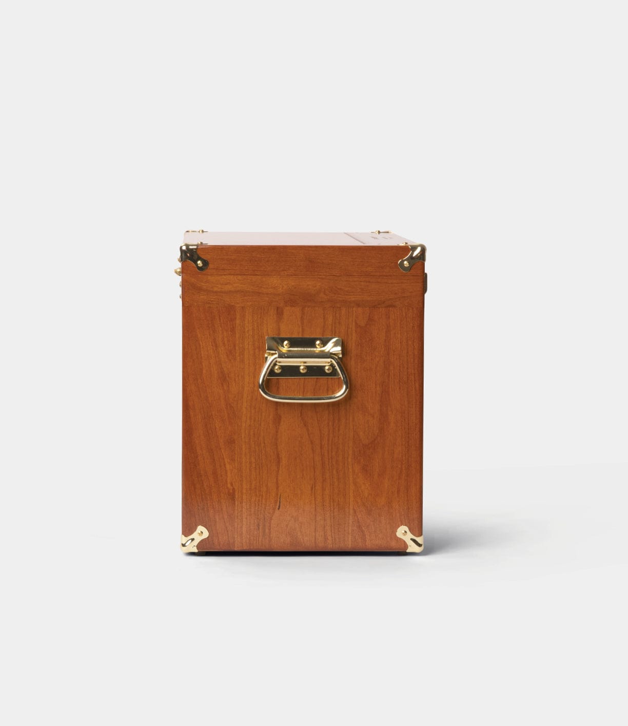 The Best Made Co. Gerstner 41D Founder’s Edition is a wooden machinist chest featuring brass corner protectors and a brass front handle, shown against a plain white background.